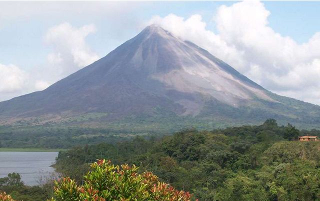 traveling costa rica Arenal Volcano