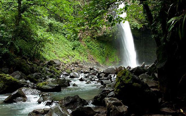 traveling costa rica Fortuna Waterfall